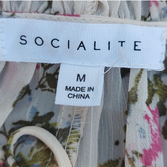 Socialite Boho Floral Peasant Blouse - Picture 3 of 5